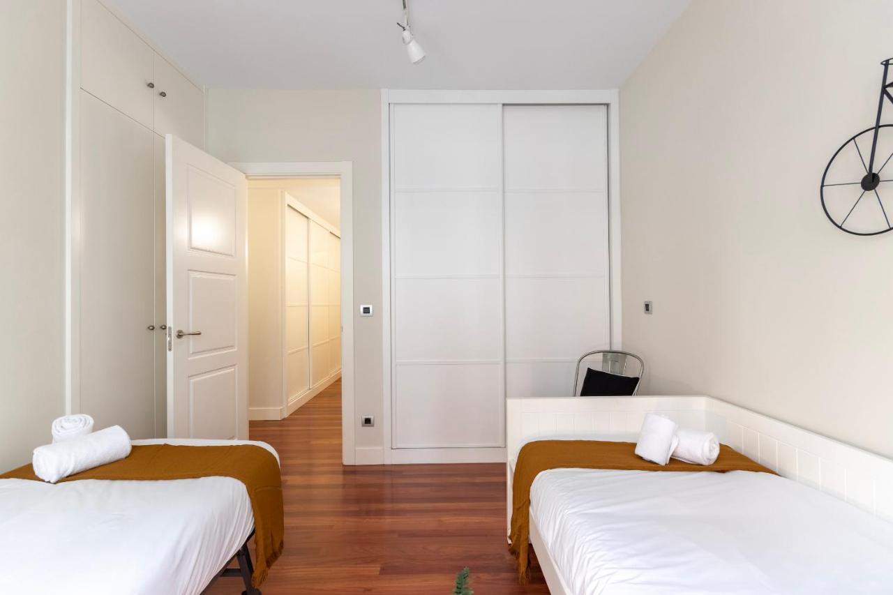 Gran Apartamento Con Estilo En El Centro De Bilbao Bagian luar foto