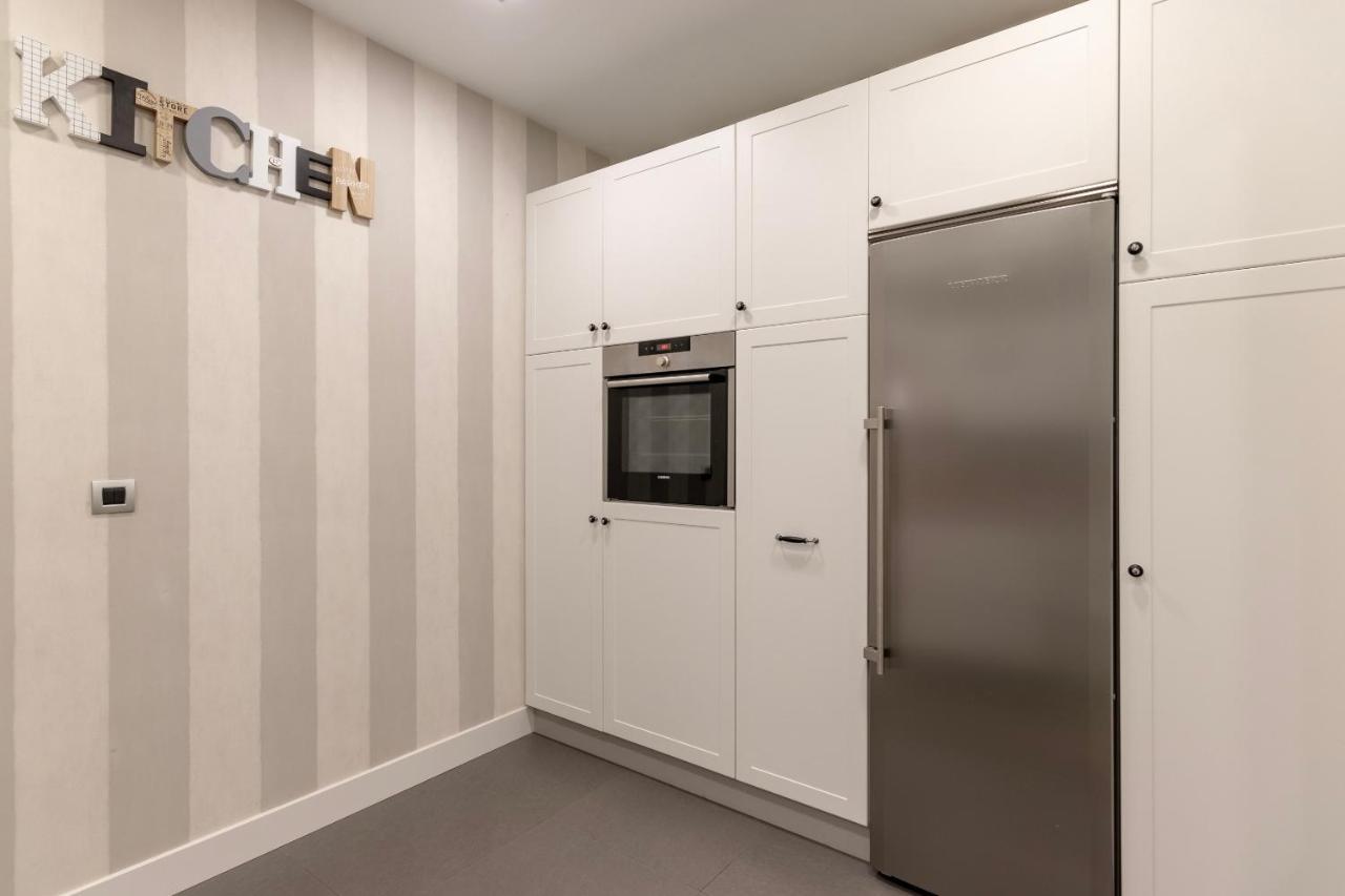 Gran Apartamento Con Estilo En El Centro De Bilbao Bagian luar foto