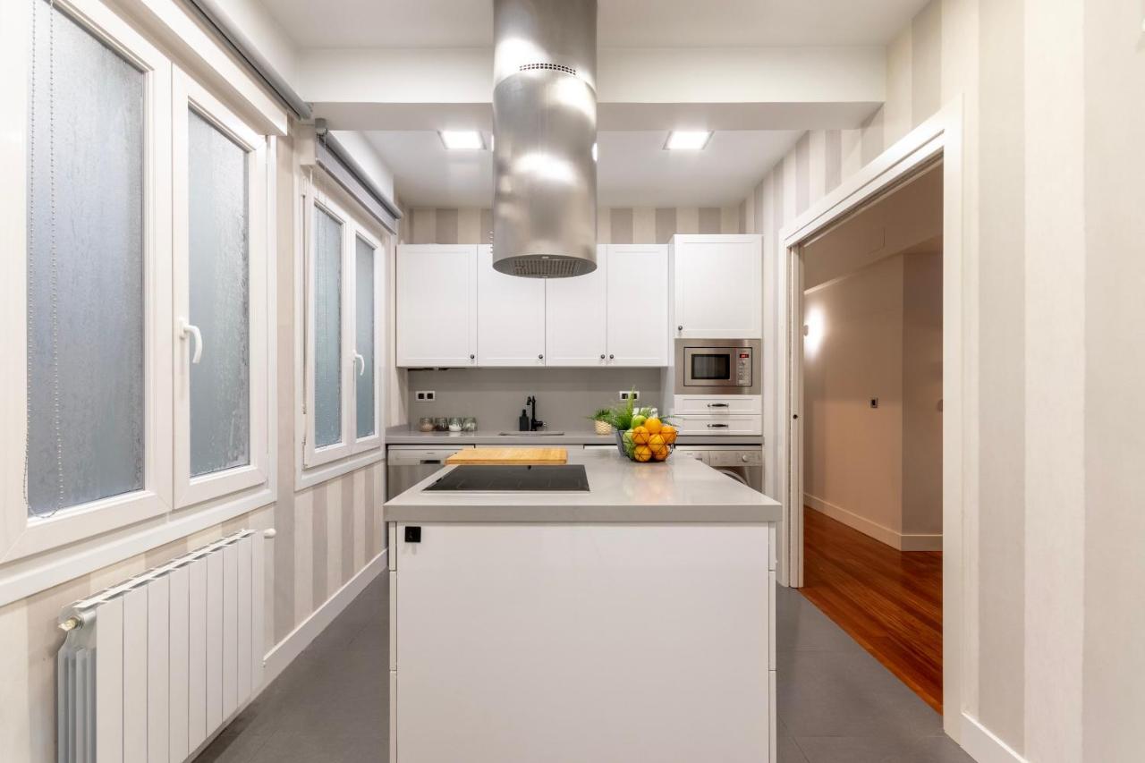Gran Apartamento Con Estilo En El Centro De Bilbao Bagian luar foto