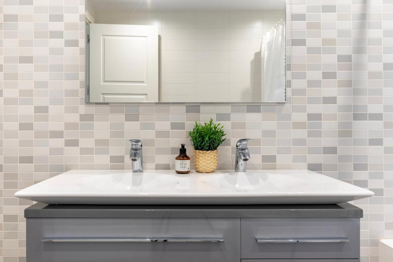 Gran Apartamento Con Estilo En El Centro De Bilbao Bagian luar foto