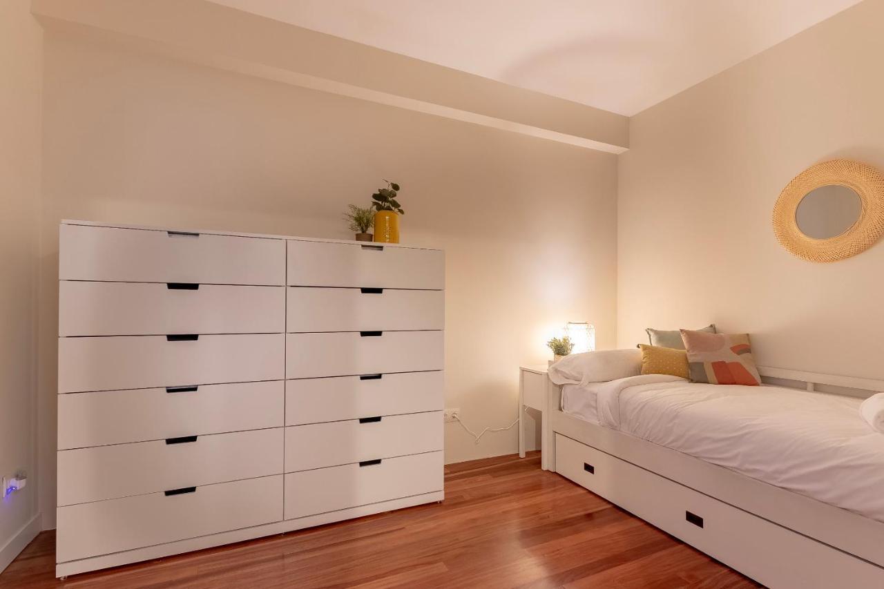 Gran Apartamento Con Estilo En El Centro De Bilbao Bagian luar foto